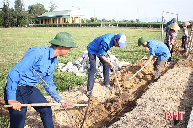 Đoàn Khối Các cơ quan và Doanh nghiệp Hà Tĩnh tham gia xây dựng nông thôn mới