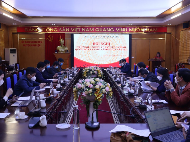 Sở Thông tin và Truyền thông làm việc với huyện Can Lộc về công tác chuyển đổi số