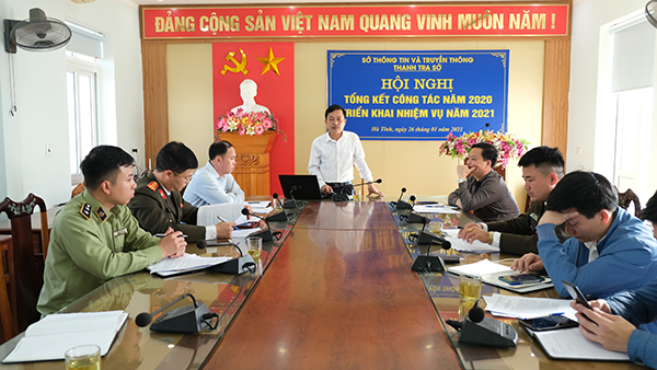 Đoàn lãnh đạo tỉnh chúc mừng tập thể Sở Thông tin và Truyền thông nhân dịp kỷ niệm 95 năm Ngày báo chí cách mạng Việt Nam