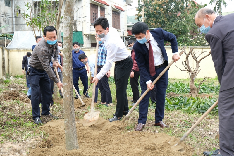 Sở Thông tin và Truyền thông hưởng ứng Tết trồng cây Xuân Tân Sửu 2021
